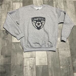 United Soccer Shield Logo Gray Navy Blue White Crew Neck Sweatshirt M